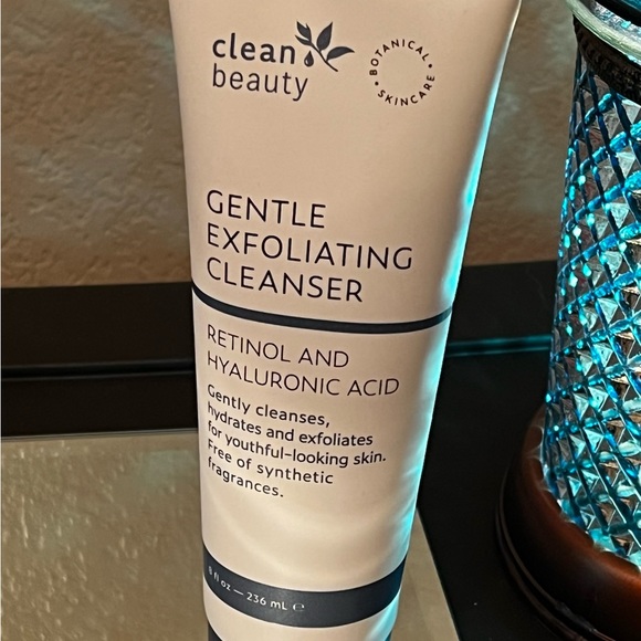 Clean Beauty Gentle Exfoliating Cleanser with Retinol & Hyaluronic Acid NEW - Picture 5 of 8